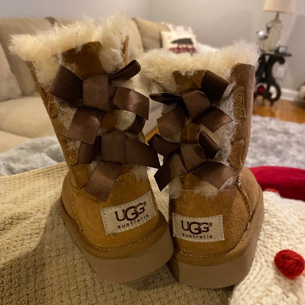 Lottle girls Ugg boots size 8